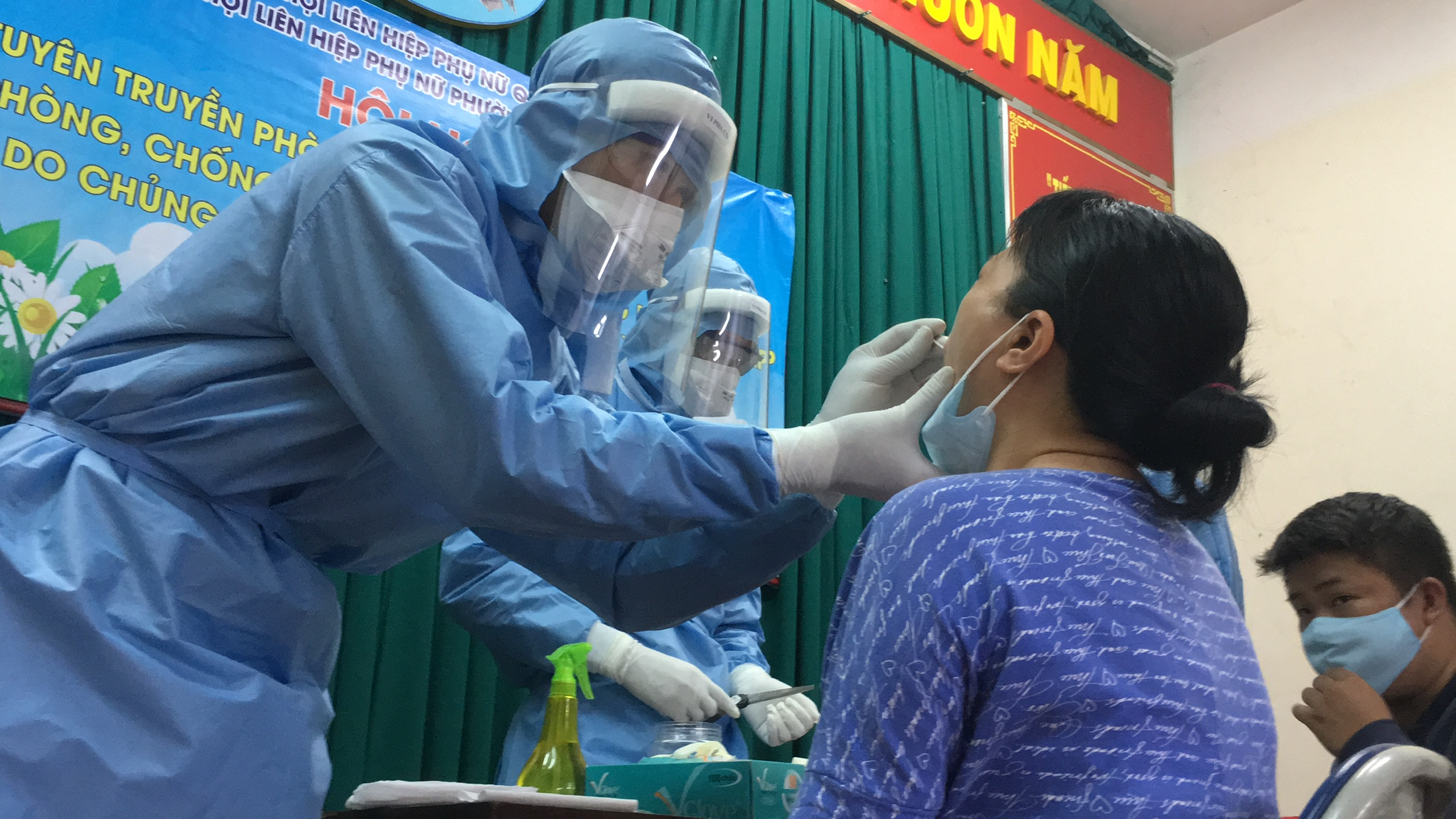 Covid-19: TP.HCM truy vết các trường hợp tiếp xúc 3 người nhập cảnh trái phép từ Campuchia - Ảnh 1. Covid-19: TP.HCM truy vết các trường hợp tiếp xúc 3 người nhập cảnh trái phép từ Campuchia - Ảnh 1.