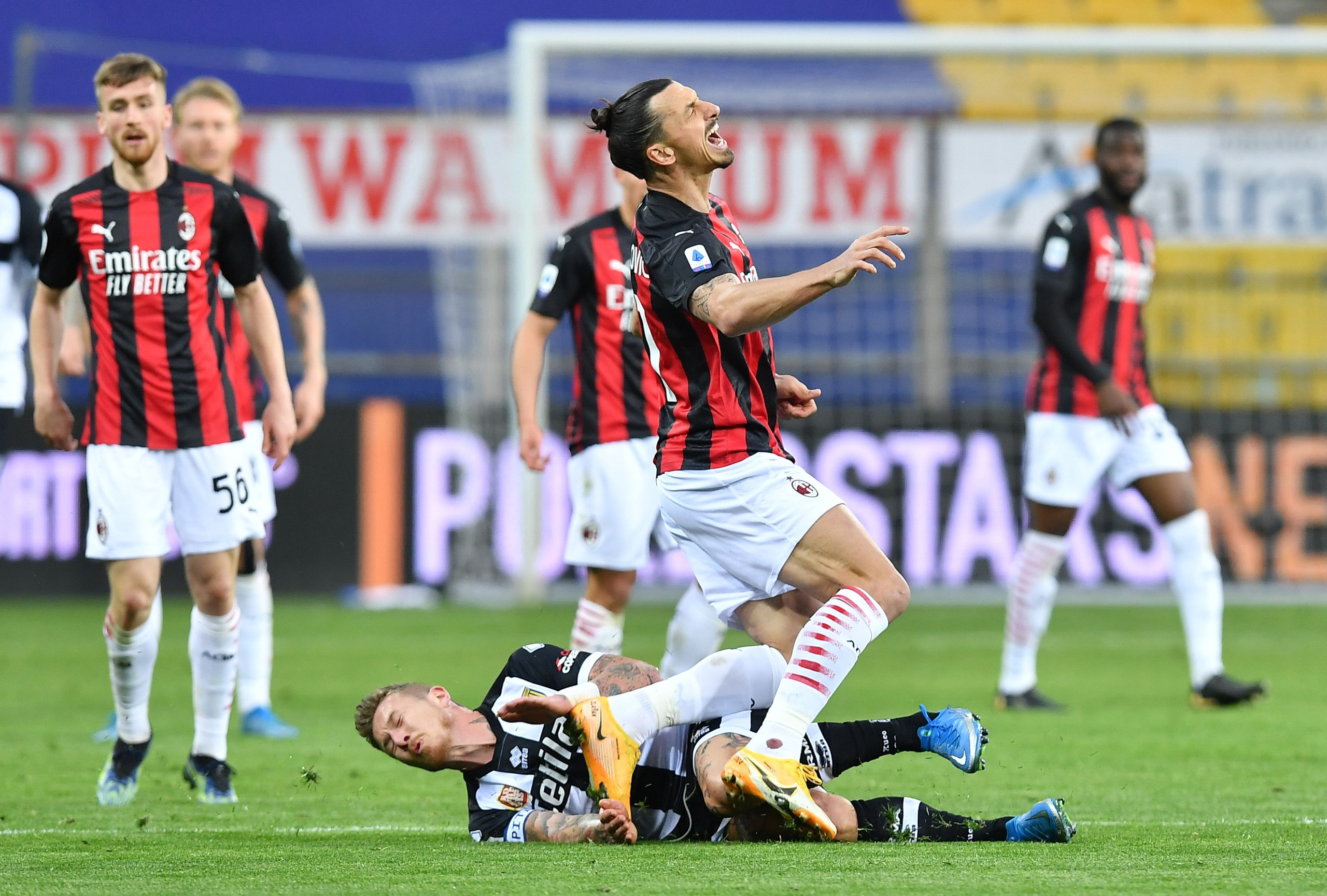 Ibrahimovic gia hạn hợp đồng, mức lương 7,2 triệu USD/năm, với AC Milan - Báo Người lao động