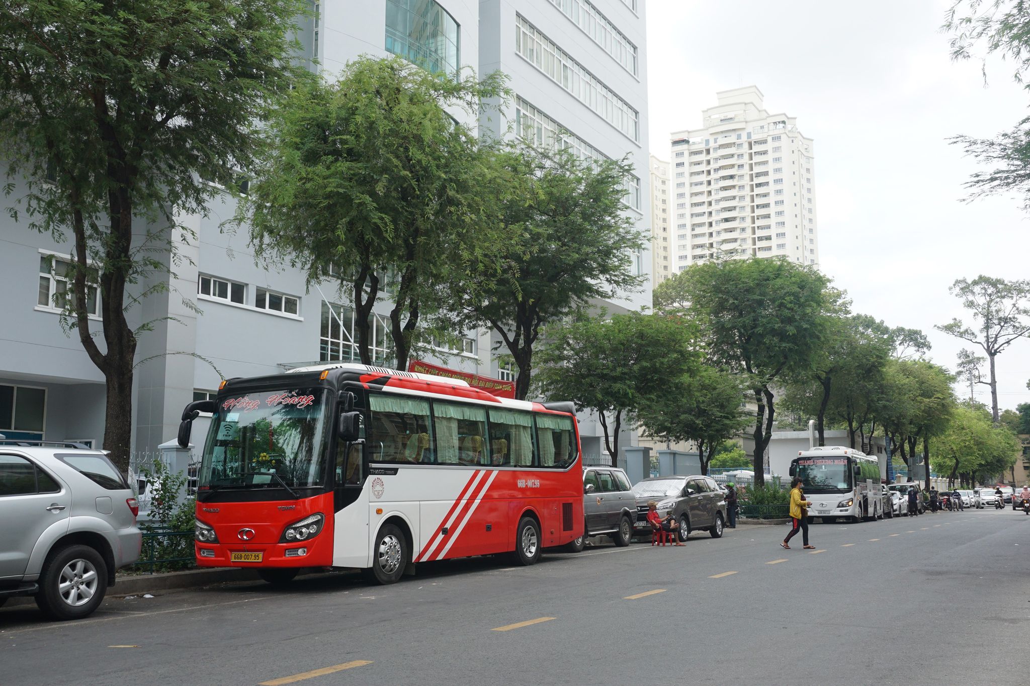 Cận cảnh xe khách trá hình, bãi giữ xe biến hình mãi trêu ngươi - Ảnh 5.