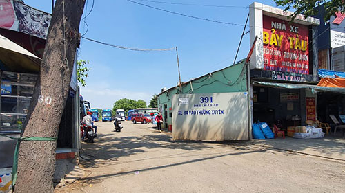 UBND TP HCM yêu cầu làm rõ nghi vấn bảo kê cho bến xe cóc ở quận Bình Thạnh - Ảnh 1.