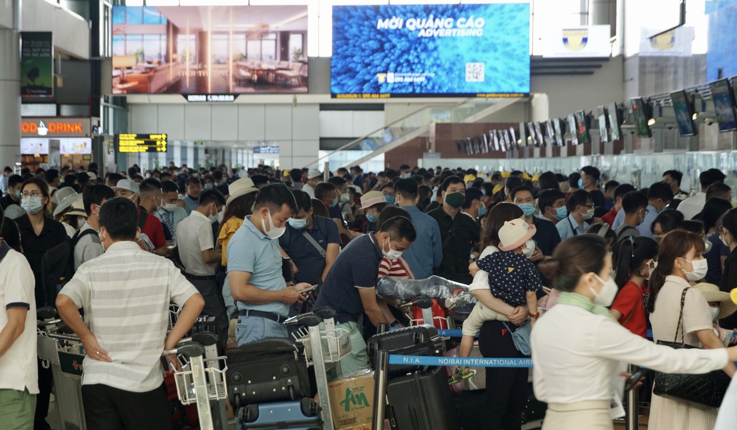 Cục Hàng không Việt Nam yêu cầu các Cảng vụ hàng không tăng cường đảm bảo an ninh, an toàn... hàng không trong dịp nghỉ lễ 30/4 và 1/5.