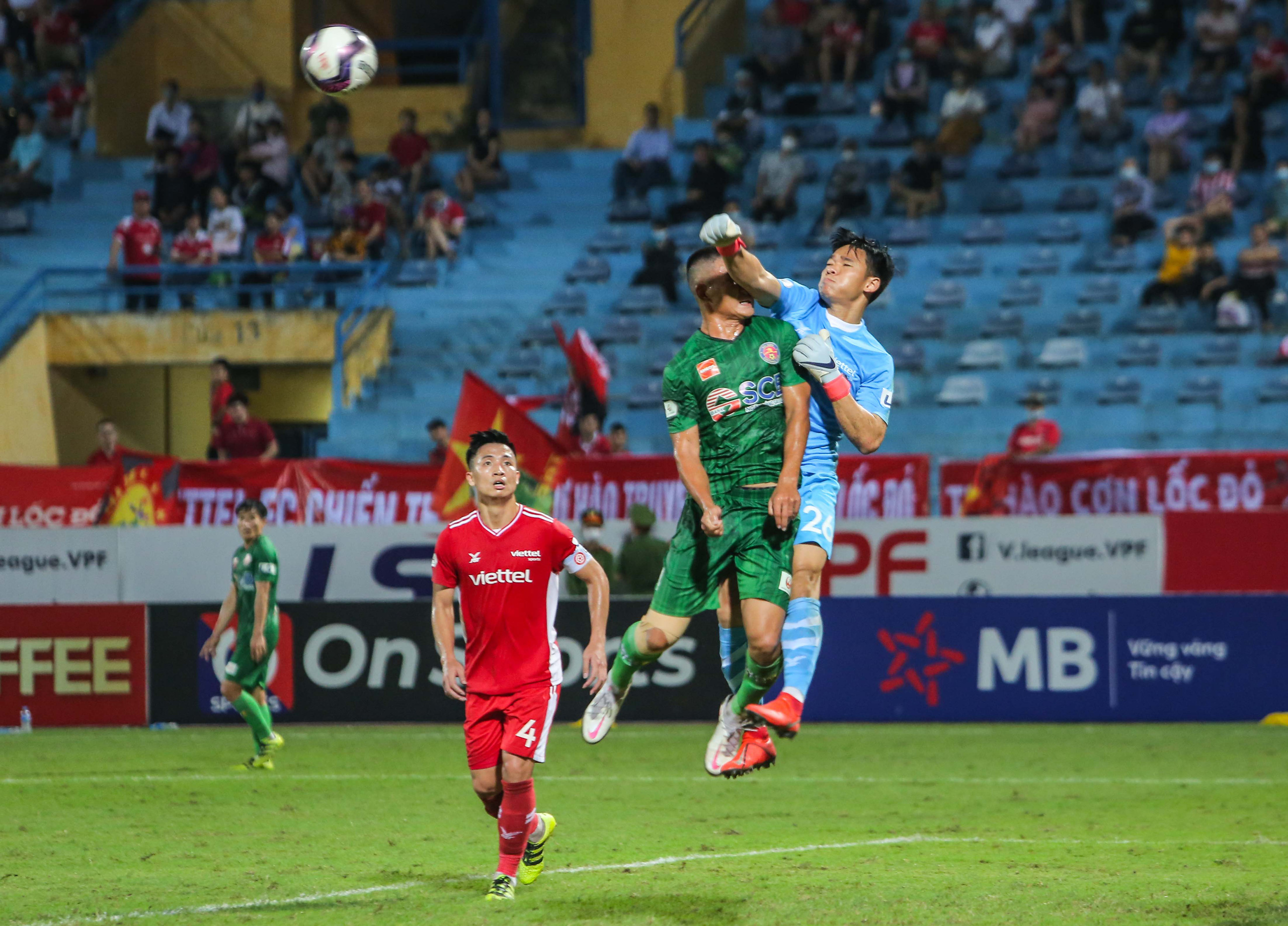 HLV Trương Việt Hoàng: Tiền vệ Daisuke Matsui là điểm yếu của CLB Sài Gòn - Ảnh 13.