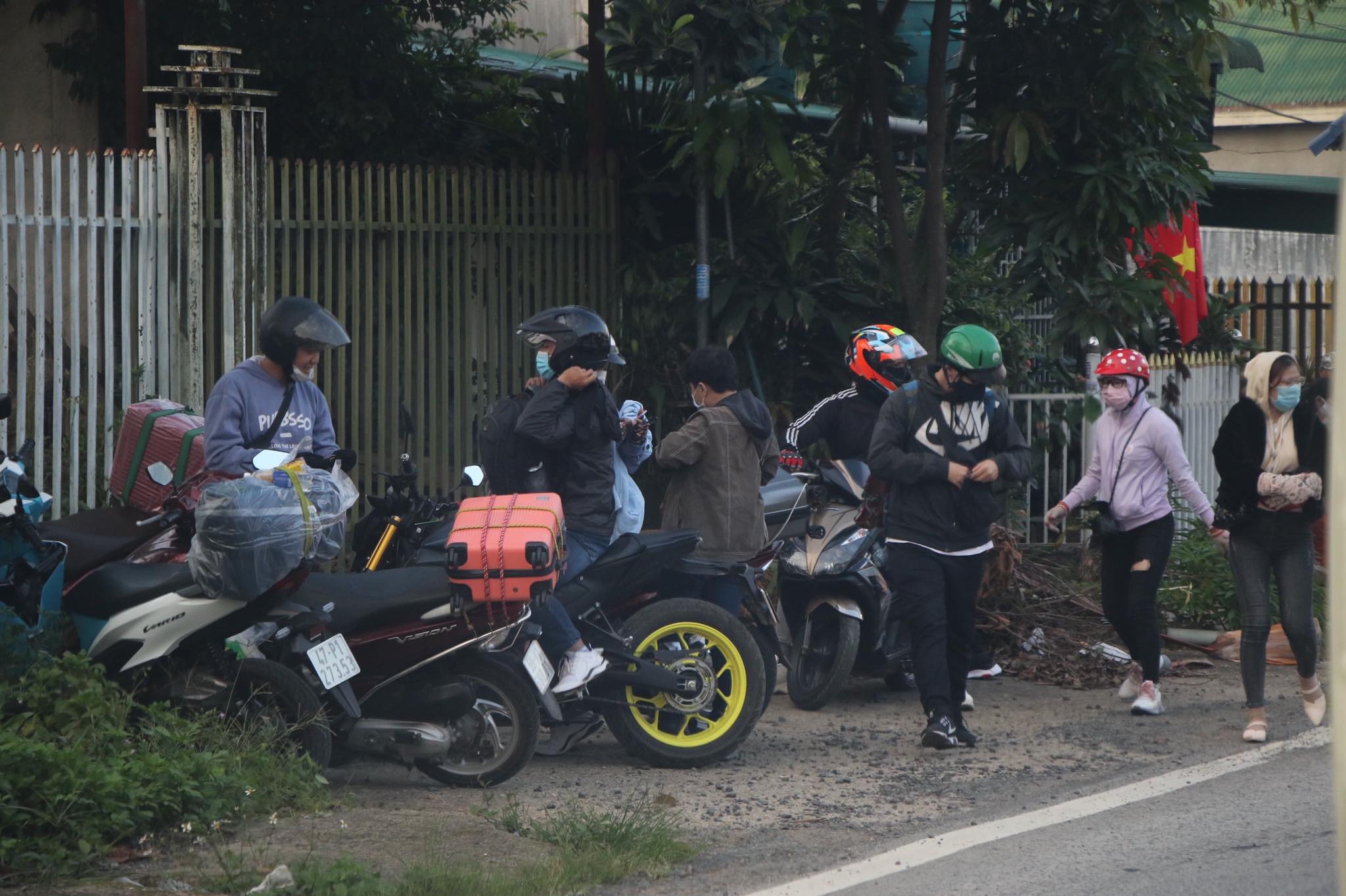 Đoàn đua xe đạp Cúp truyền hình TP HCM mắc kẹt trên đèo Bảo Lộc - Ảnh 8.