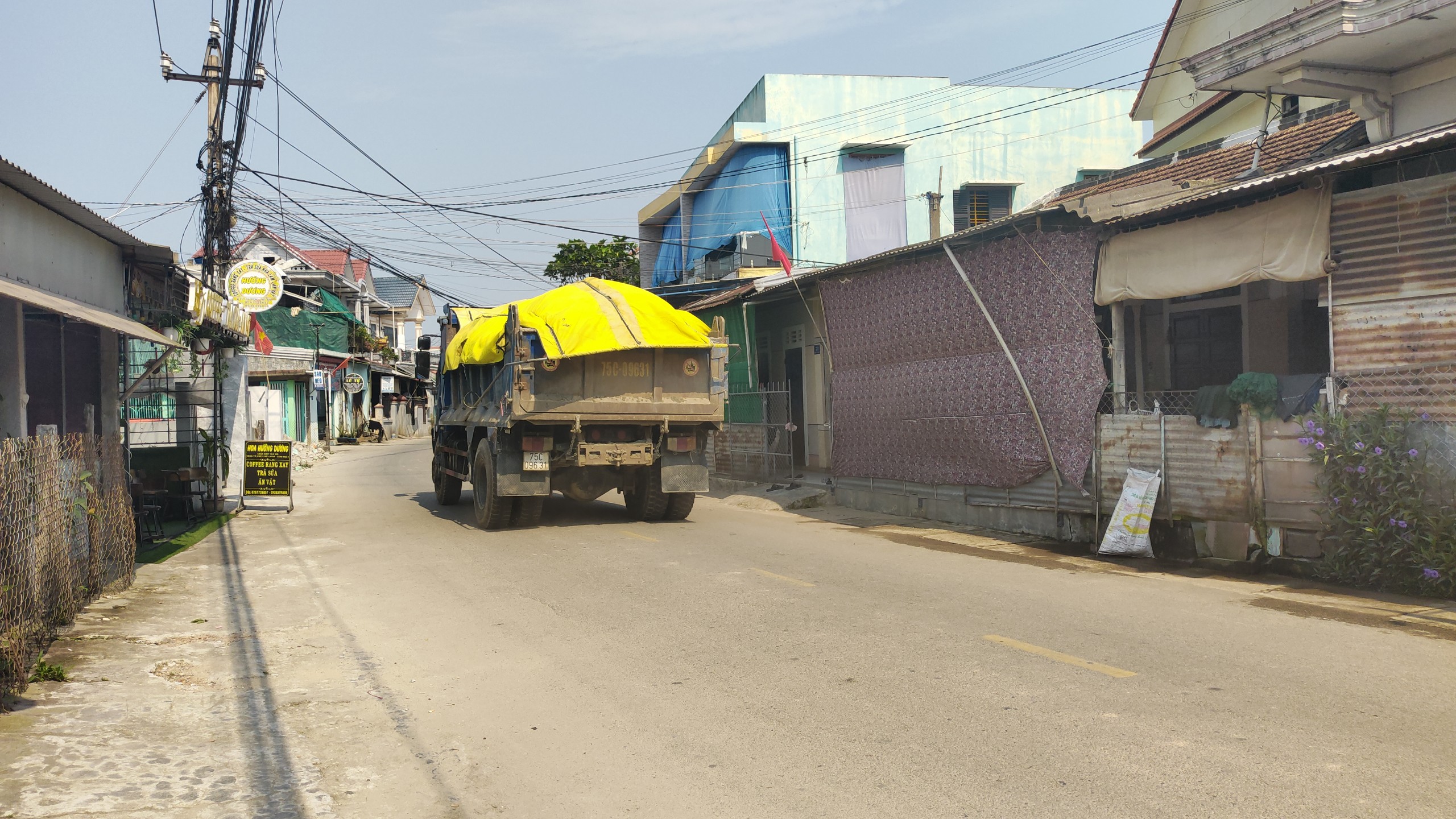 Vụ trục lợi từ nạo vét âu thuyền: Hàng trăm khối cát “lạ” xuất hiện ở dự án làm đường - Ảnh 5.