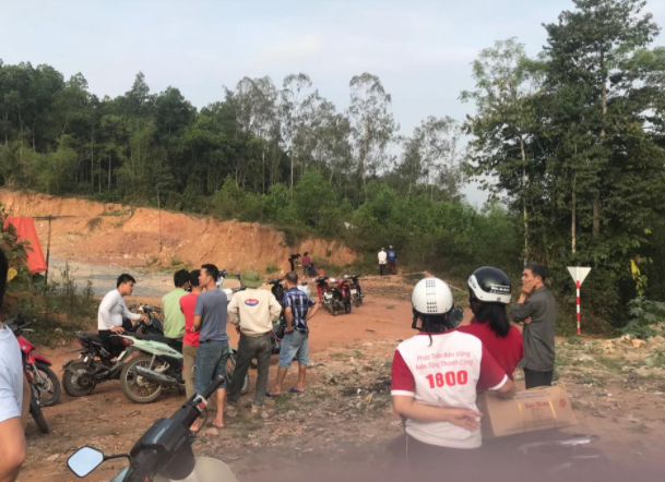 Bàng hoàng phát hiện thi thể người đàn ông đã phân hủy trên đồi - Ảnh 1.