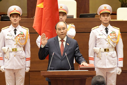 Tân Chủ tịch nước Nguyễn Xuân Phúc: Viết tiếp những kỳ tích - Ảnh 1.