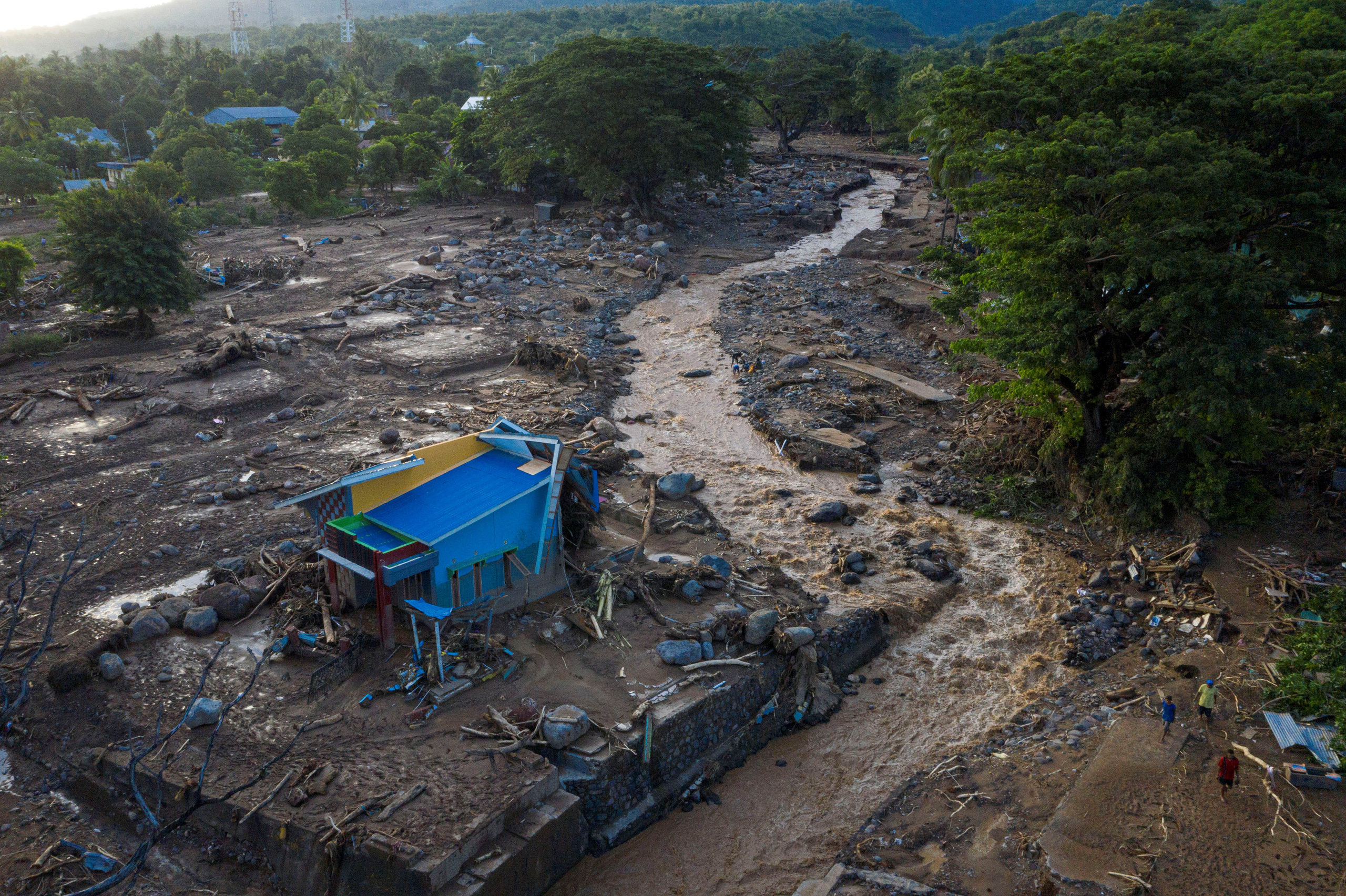 Indonesia: Lũ lụt và sạt lở kinh hoàng, ít nhất 119 người chết - Ảnh 3.