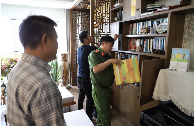 Khám xét 9 địa điểm, bắt Tổng Giám đốc Công ty Phúc Lâm - Ảnh 3. Khám xét 9 địa điểm, bắt Tổng Giám đốc Công ty Phúc Lâm - Ảnh 3.