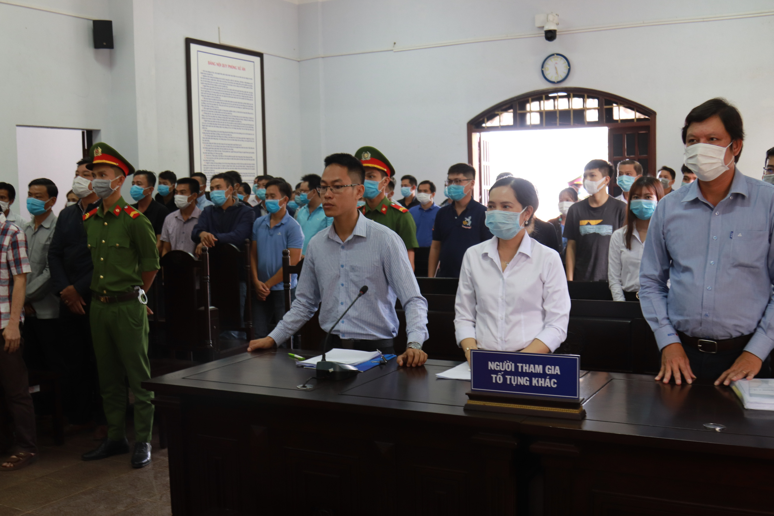Toàn cảnh phiên tòa xét xử đường dây sản xuất xăng giả của Trịnh Sướng - Ảnh 12.