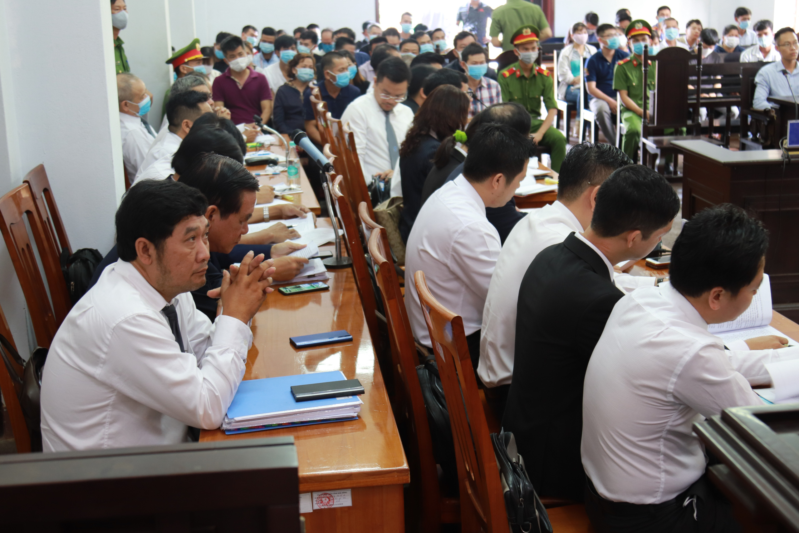 Toàn cảnh phiên tòa xét xử đường dây sản xuất xăng giả của Trịnh Sướng - Ảnh 10.