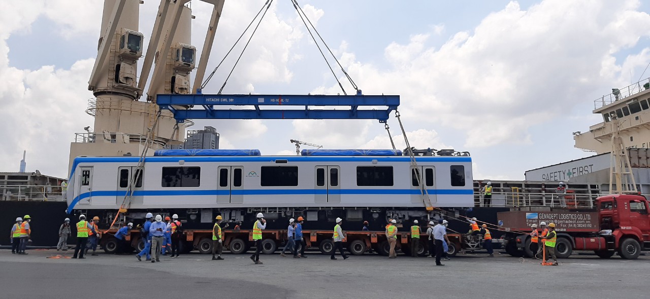 Toàn cảnh hoành tráng đưa tàu metro lên xe siêu trường, siêu trọng - Ảnh 6.