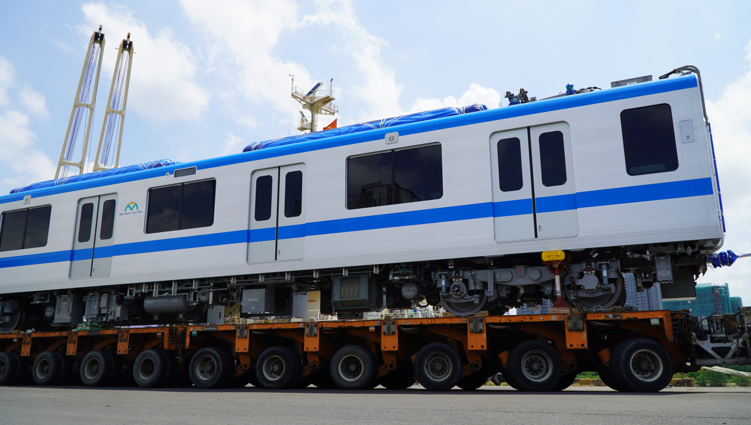 Toàn cảnh hoành tráng đưa tàu metro lên xe siêu trường, siêu trọng - Ảnh 8.