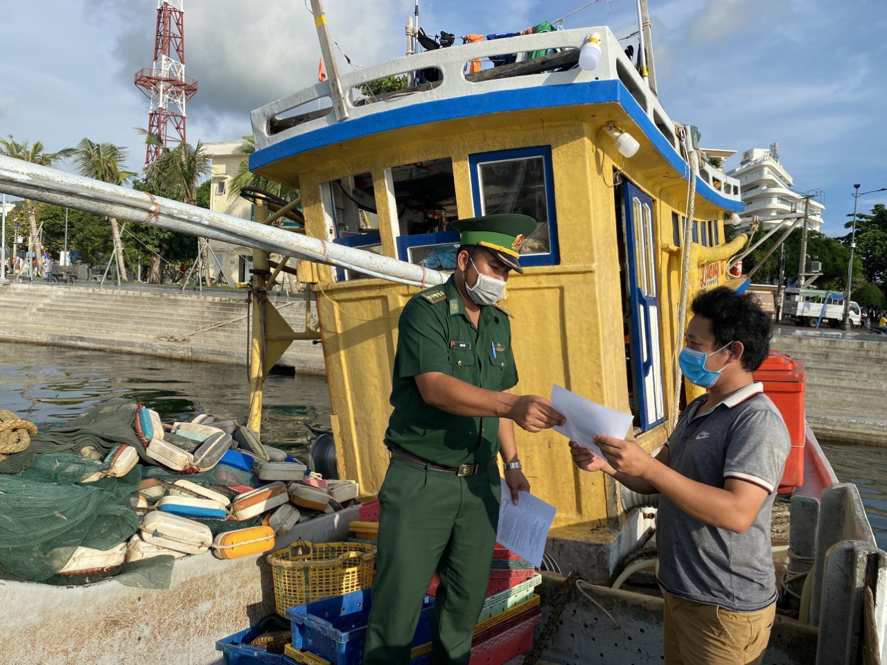 Biên phòng Phú Quốc phát động phong trào toàn dân tham gia phòng chống Covid-19 - Ảnh 5.