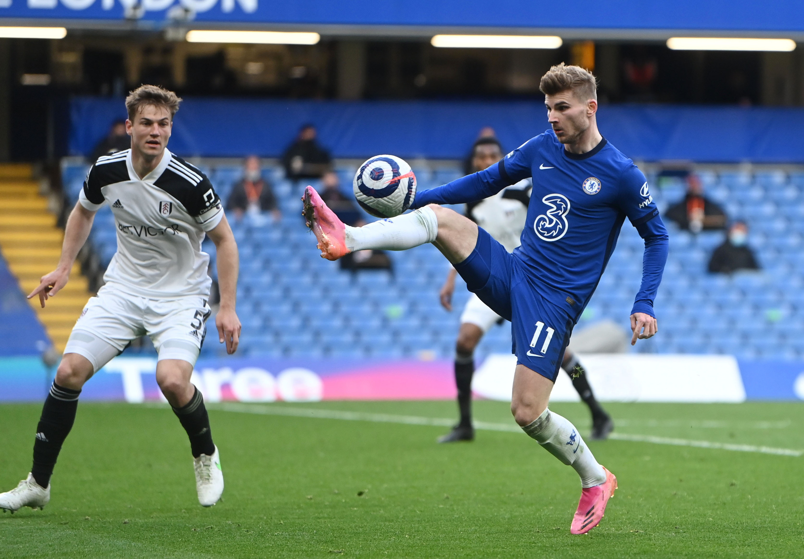 Man City, Chelsea Hồi Hộp "hóng" Derby Nước Anh