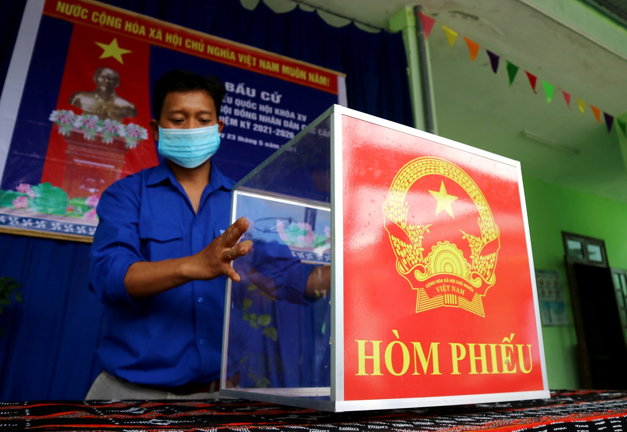 Đường phố rực cờ hoa, hơn 1,1 triệu cử tri Quảng Nam sẵn sàng đi bầu cử - Ảnh 5.