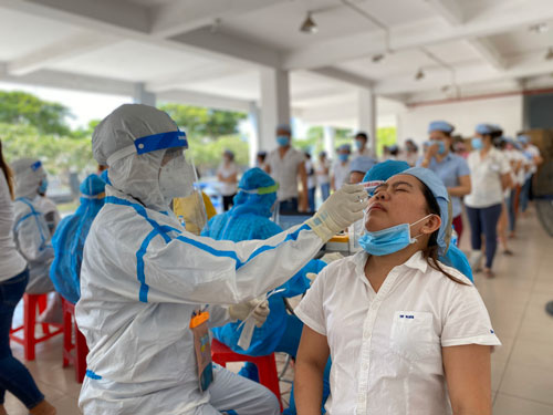 Bảo vệ sức khỏe của công nhân - Ảnh 1. Bảo vệ sức khỏe của công nhân - Ảnh 1.