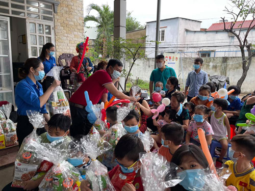 Sân chơi hè cho con công nhân - Ảnh 1.