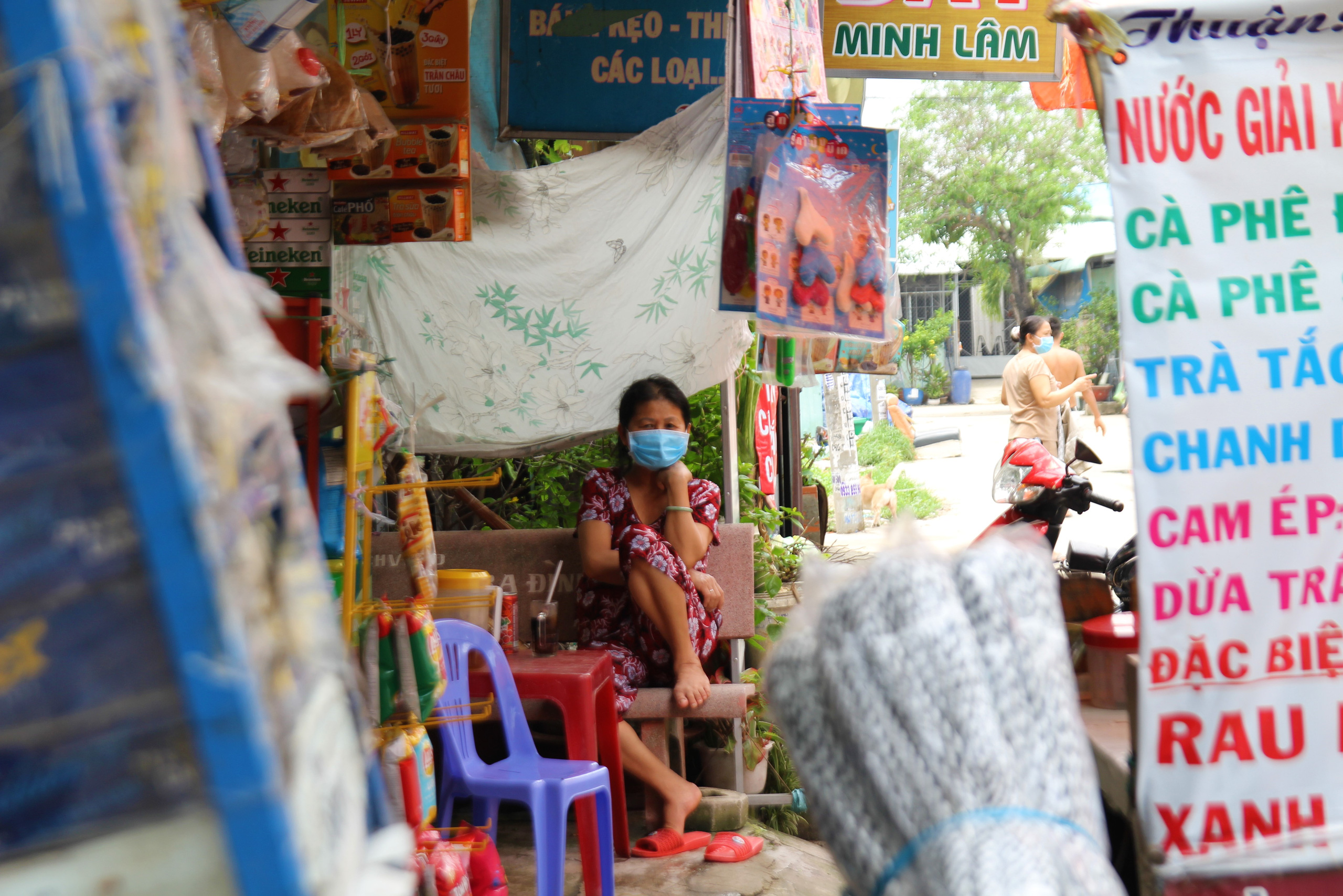 Tình làng nghĩa xóm ở khu phong tỏa - Ảnh 10.