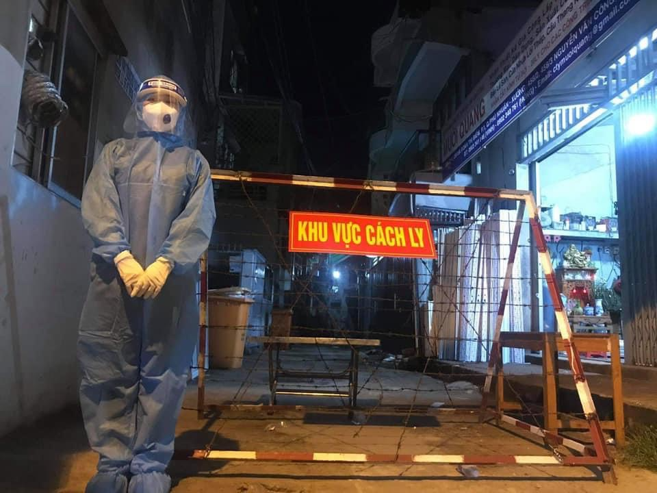 Sinh viên Trường ĐH Y Khoa Phạm Ngọc Thạch xuyên đêm chống dịch - Ảnh 4. Sinh viên Trường ĐH Y Khoa Phạm Ngọc Thạch xuyên đêm chống dịch - Ảnh 4.