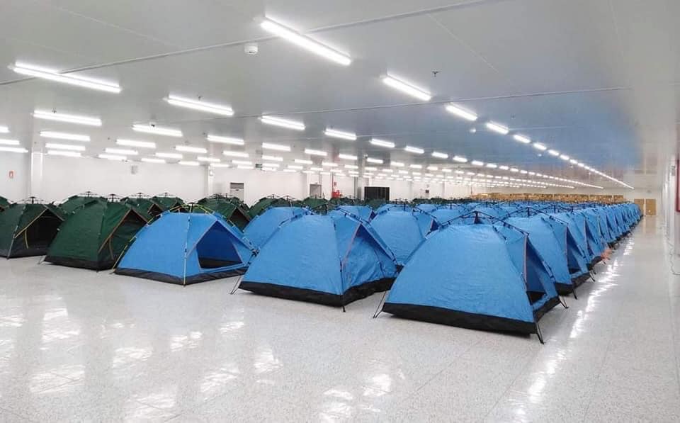 Những hình ảnh lắp lều ở Bắc Ninh để công nhân làm, nghỉ, ăn, ngủ tại công ty - Ảnh 3.