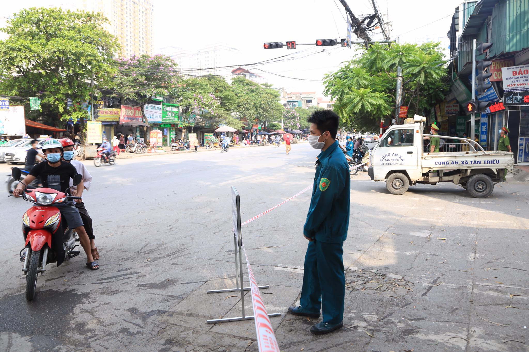 Cận cảnh Bệnh viện K Tân Triều dựng rào chắn, dừng tiếp nhận bệnh nhân - Ảnh 4.