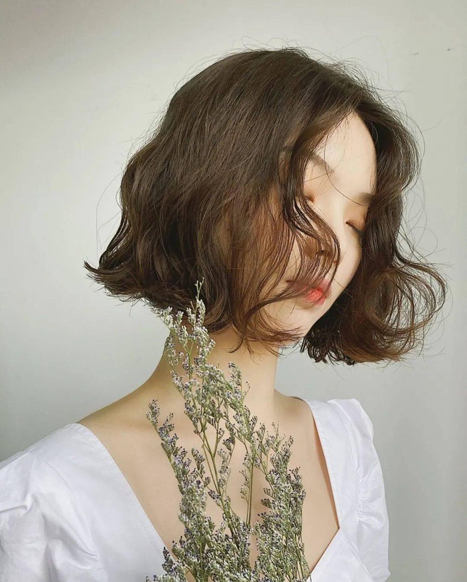 3 kiểu tóc ngắn đang là mốt trong mùa hè 2021 - Ảnh 9. 3 kiểu tóc ngắn đang là mốt trong mùa hè 2021 - Ảnh 9.