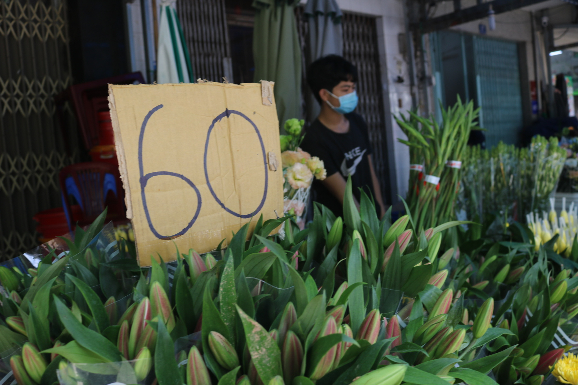 Dam Sen flower market small trader: More happy than sad - Photo 7. Dam Sen flower market small trader: More happy than sad - Photo 7.