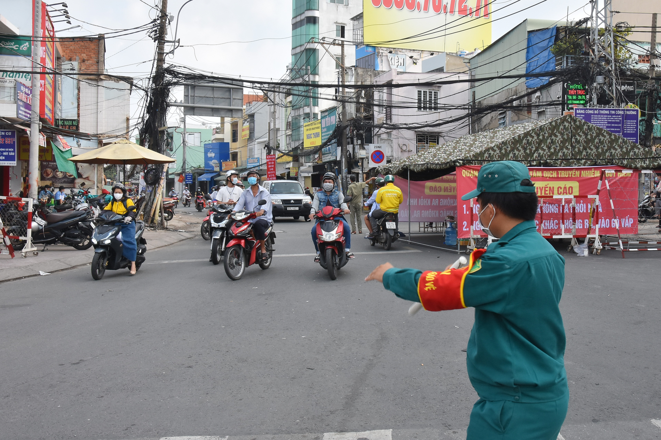 TP HCM: Các chốt kiểm soát ra vào Gò Vấp không còn ùn ứ - Ảnh 5.