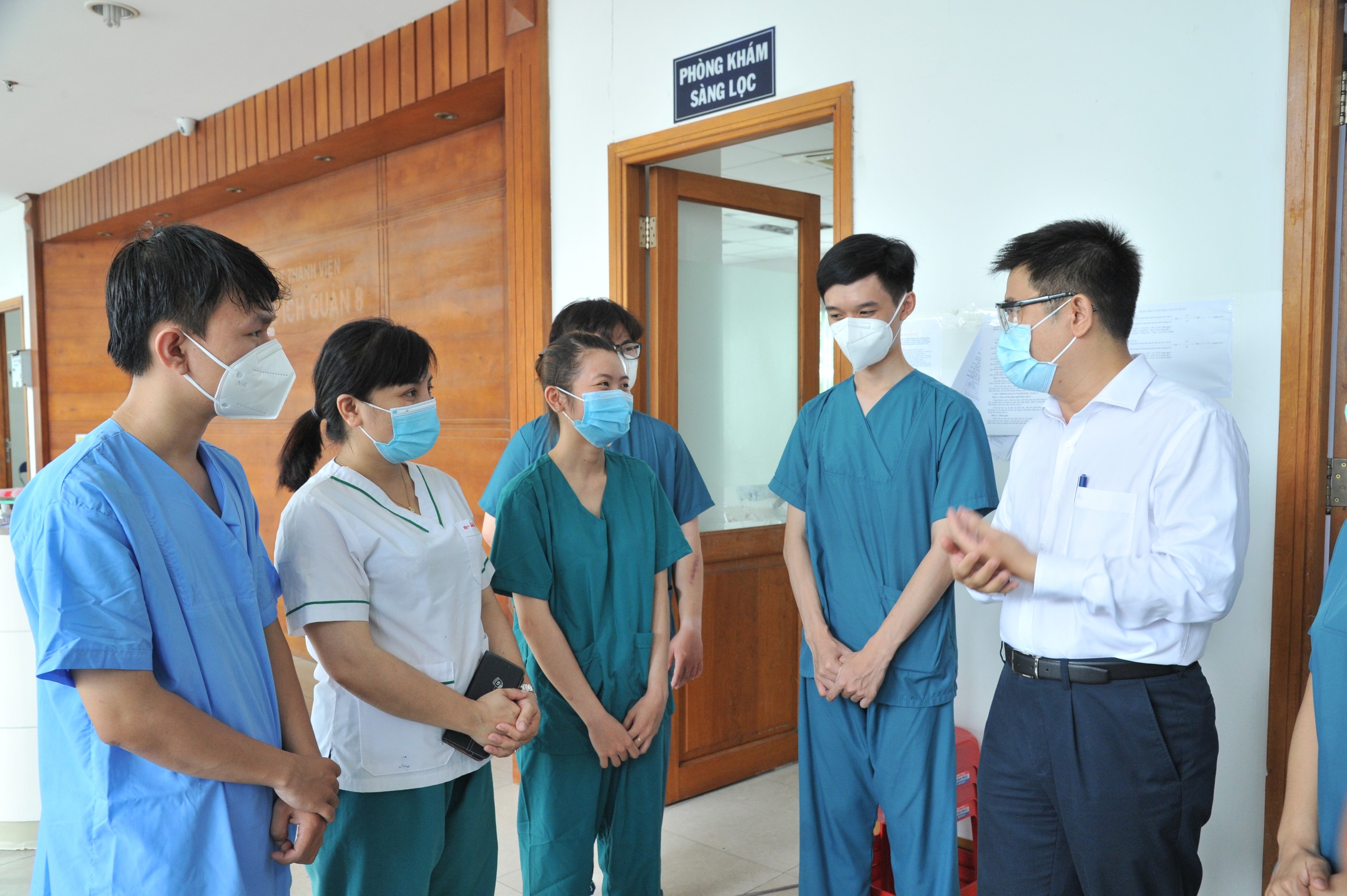 TP HCM: Hơn 500 sinh viên trường y xông pha chống dịch Covid-19 - Ảnh 1. TP HCM: Hơn 500 sinh viên trường y xông pha chống dịch Covid-19 - Ảnh 1.