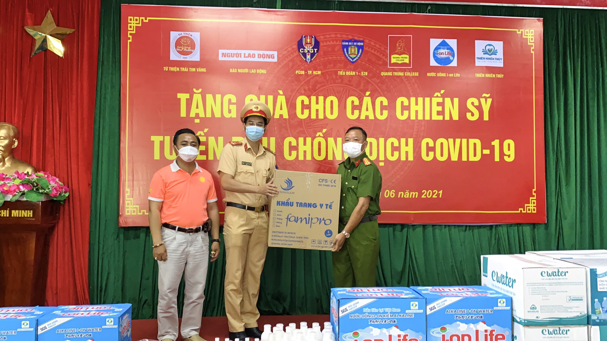 Đoàn thanh niên CSGT TP HCM tiếp sức tuyến đầu chống dịch Covid-19 - Ảnh 3.