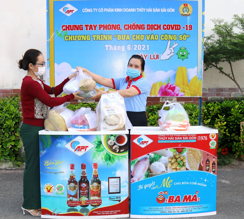 San sẻ gánh lo với công nhân mùa dịch - Ảnh 1.