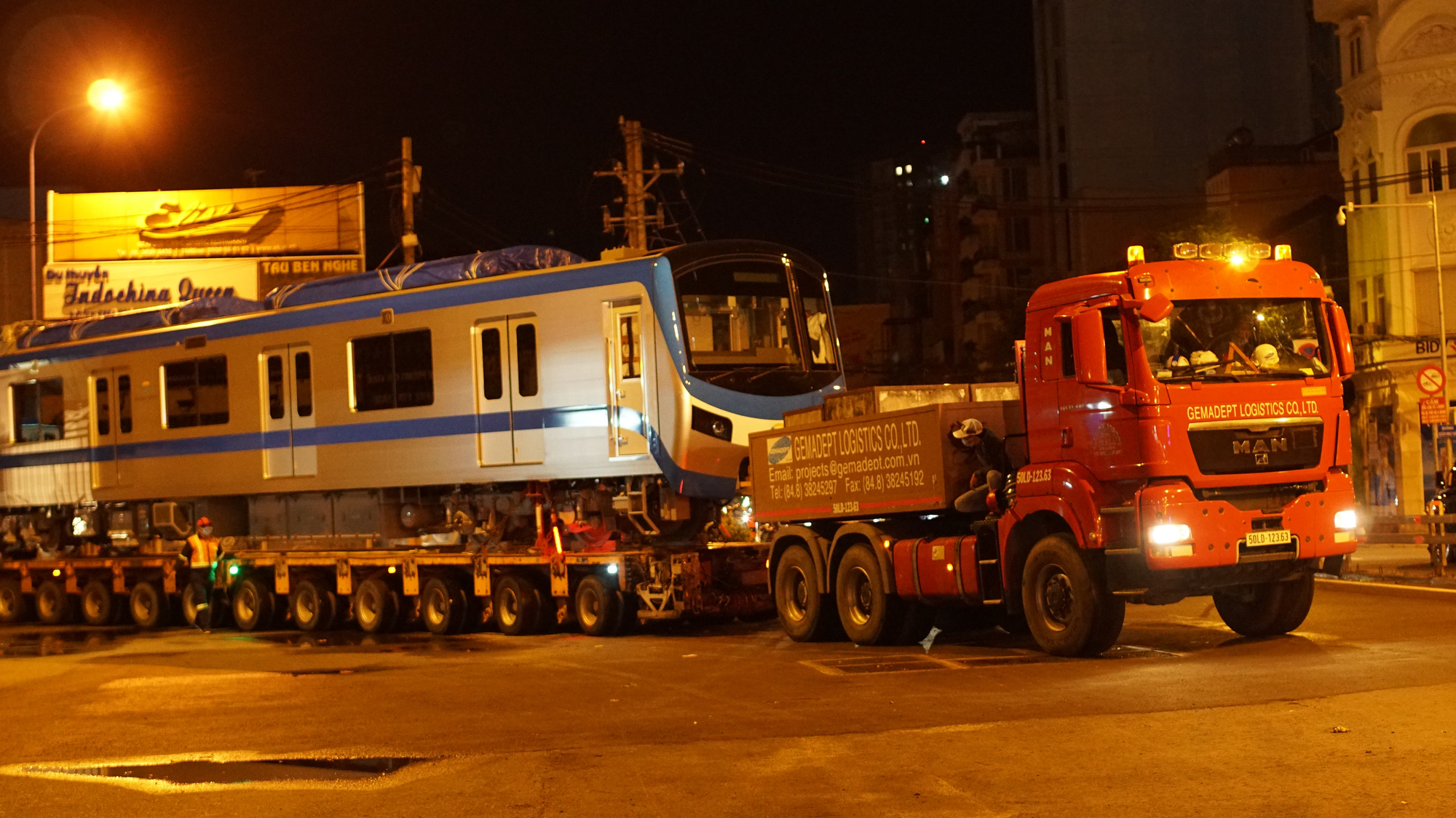 Cận cảnh đoàn tàu số 4 của metro số 1 đưa về depot Long Bình, TP Thủ Đức - Ảnh 11.