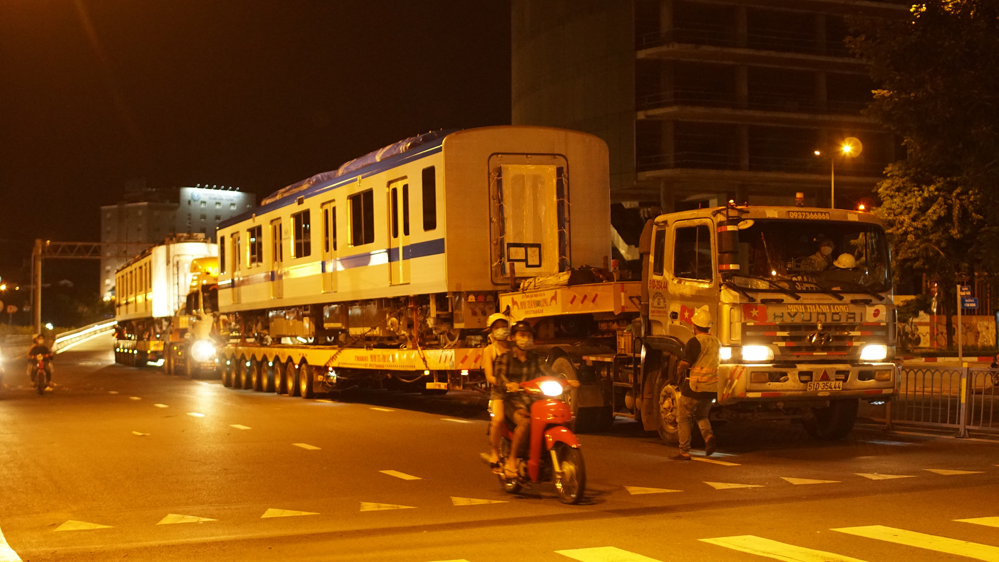 Cận cảnh đoàn tàu số 4 của metro số 1 đưa về depot Long Bình, TP Thủ Đức - Ảnh 15.