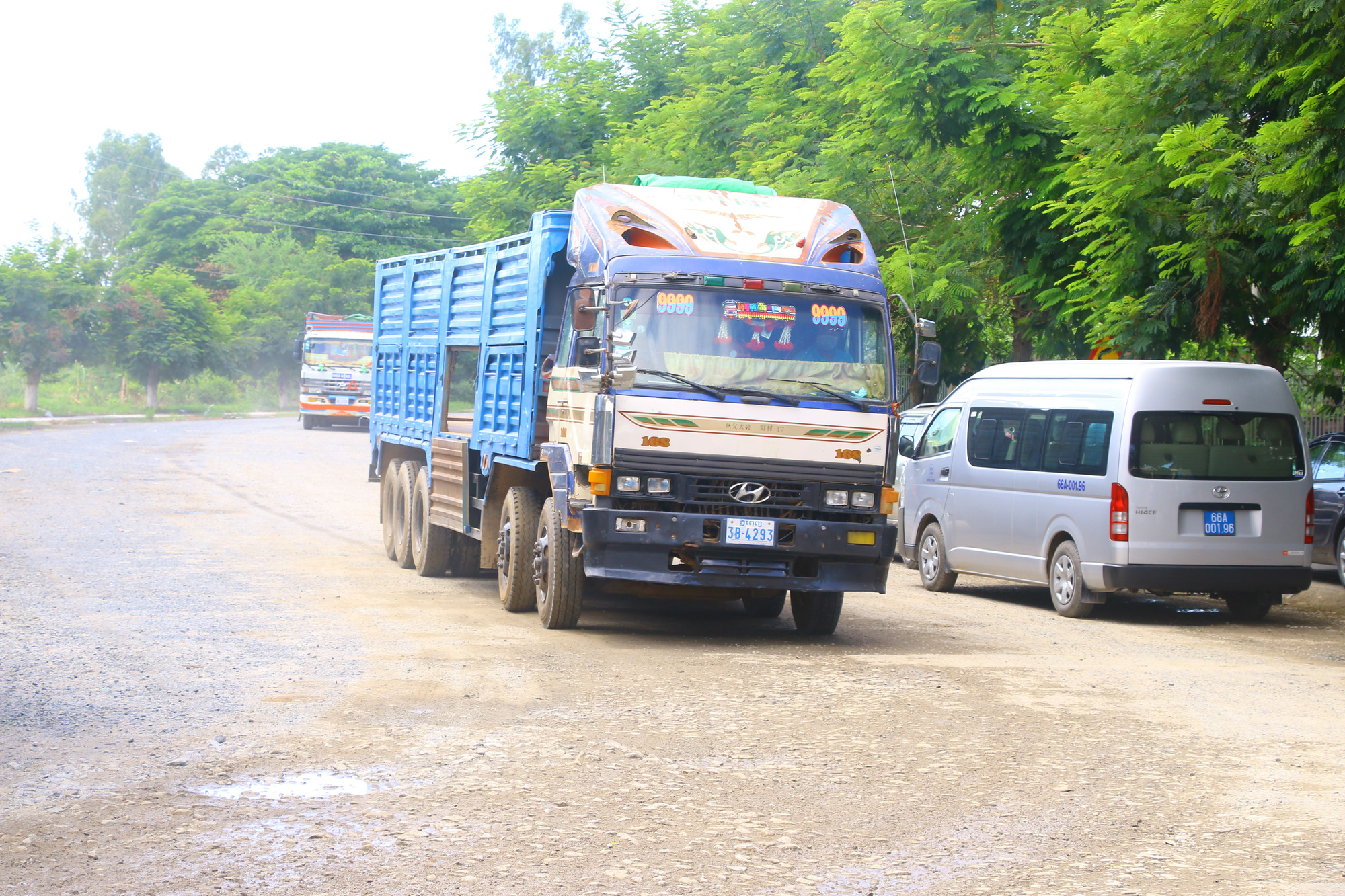 Chùm ảnh: Phiên chợ đặc biệt giữa mùa dịch - Ảnh 1.