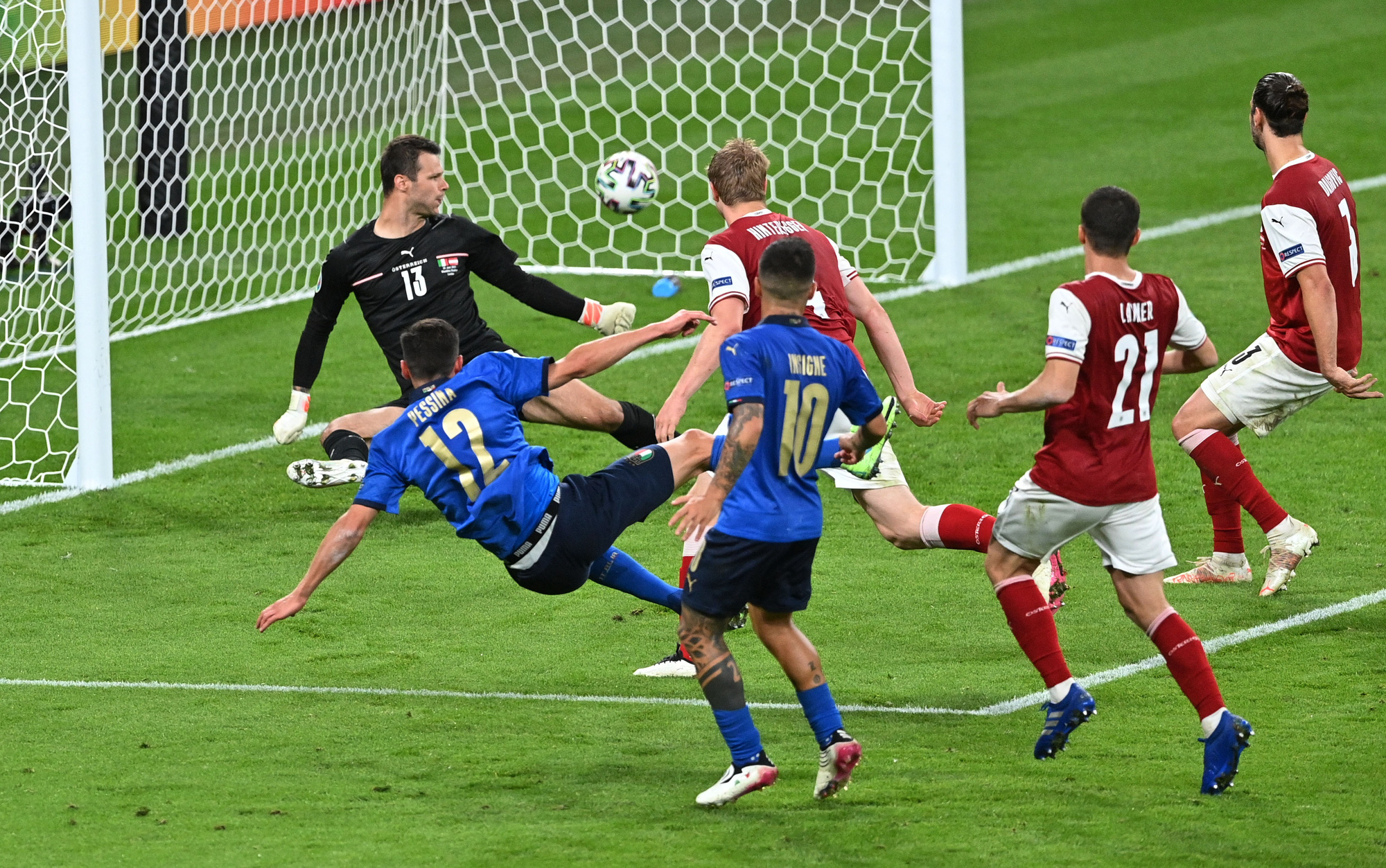 Tuyển Ý vào tứ kết Euro 2020 nhờ hai siêu phẩm bàn thắng - Ảnh 8.