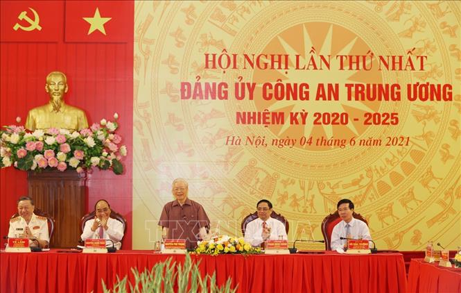 Chùm ảnh: Tổng Bí thư dự Lễ công bố Đảng ủy Công an Trung ương nhiệm kỳ mới - Ảnh 6. Chùm ảnh: Tổng Bí thư dự Lễ công bố Đảng ủy Công an Trung ương nhiệm kỳ mới - Ảnh 6.