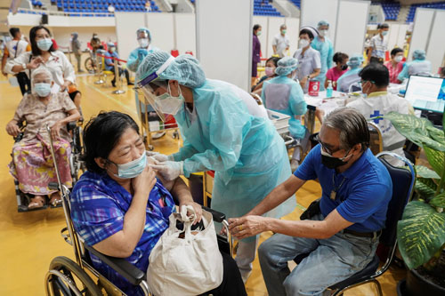 Thái Lan triển khai tiêm vắc-xin Covid-19 toàn quốc - Ảnh 1.