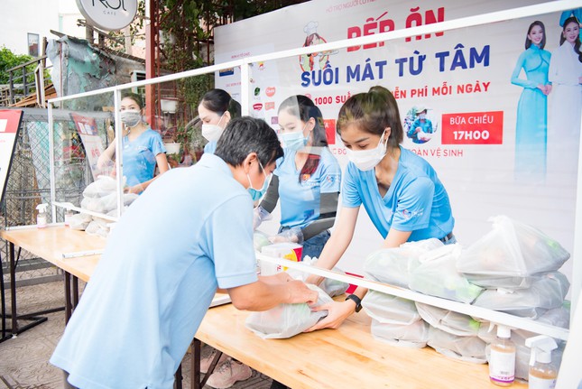 30.000 suất ăn của các hoa hậu tặng người nghèo chịu ảnh hưởng bởi dịch Covid-19 - Ảnh 4.