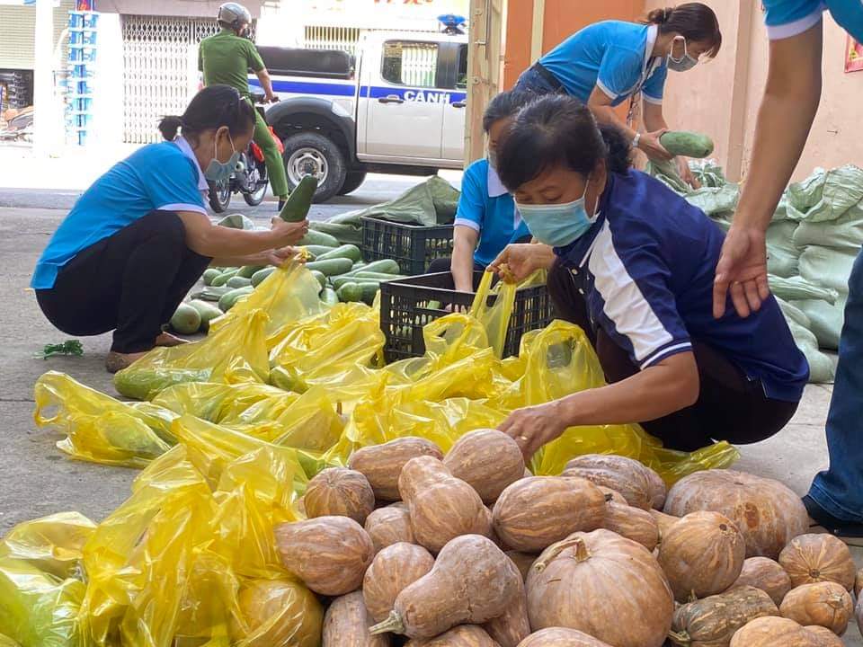 Chuyện đẹp bầu bí thương nhau - Ảnh 4. Chuyện đẹp bầu bí thương nhau - Ảnh 4.