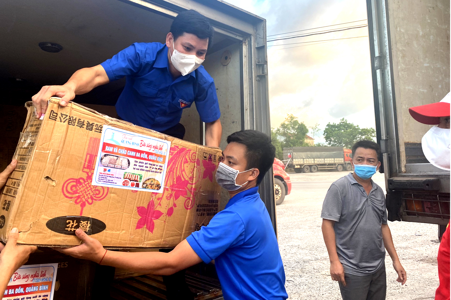 Chuyện đẹp bầu bí thương nhau - Ảnh 7. Chuyện đẹp bầu bí thương nhau - Ảnh 7.