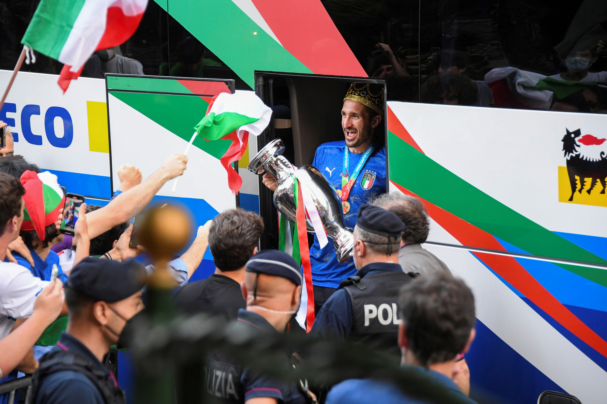 Ngày về vinh quy bái tổ của tuyển Ý sau chức vô địch Euro 2020 - Ảnh 19.