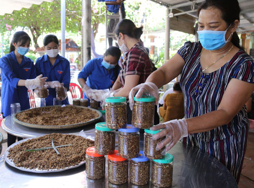 CHUYỆN ĐẸP BẦU BÍ THƯƠNG NHAU (*): Gia sản còn con heo cũng mang tặng - Ảnh 3.