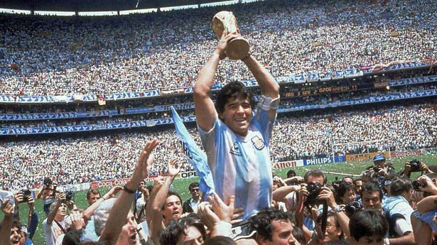 Lật lại hồ sơ cái chết Diego Maradona: 8 nhân viên y tế bị buộc tội giết người - Ảnh 6.