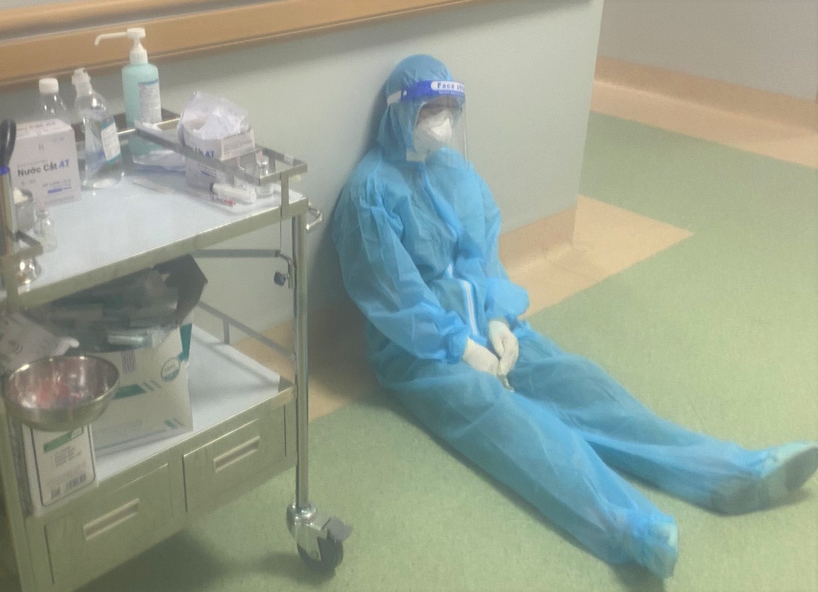Cận cảnh các y, bác sĩ Thanh Hóa làm việc ở tâm dịch Covid-19 TP HCM - Ảnh 9.