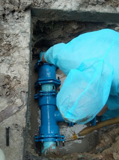 SAWACO: Nỗ lực cung cấp nước sạch cho các khu cách ly dịch bệnh trên địa bàn Quận 10 TP HCM - Ảnh 2.