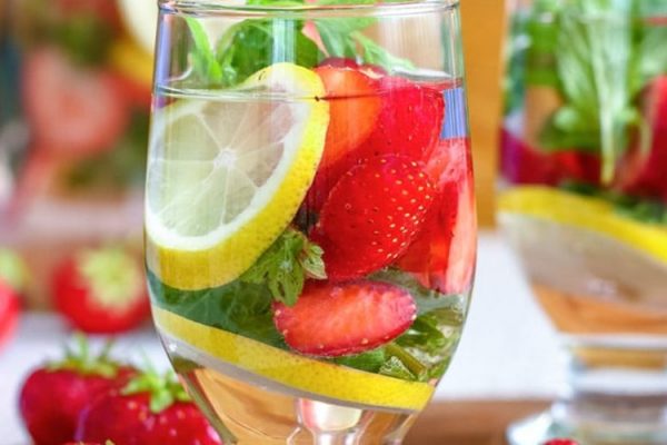 Uống nước detox, thanh nhiệt nhiều có hại thận? - Ảnh 1.