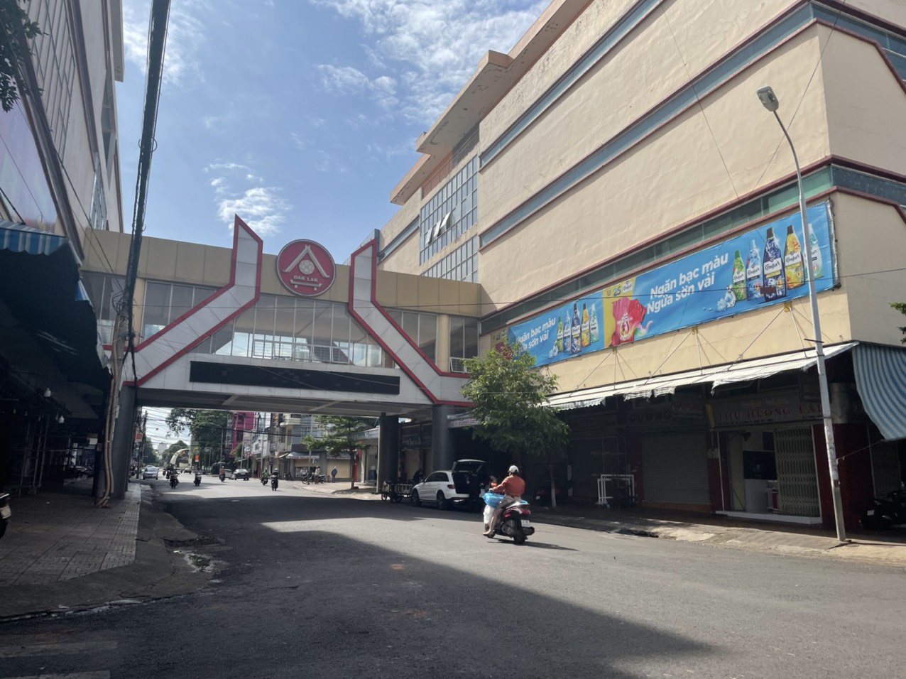 Một Buôn Ma Thuột rất khác trong ngày đầu giãn cách xã hội theo Chỉ thị 16 - Ảnh 4. Một Buôn Ma Thuột rất khác trong ngày đầu giãn cách xã hội theo Chỉ thị 16 - Ảnh 4.