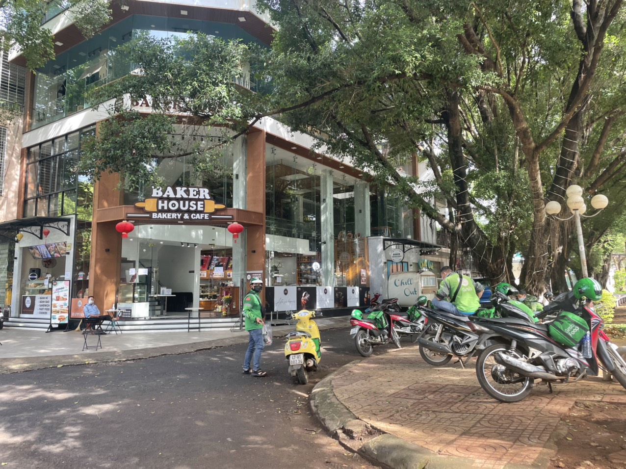 Một Buôn Ma Thuột rất khác trong ngày đầu giãn cách xã hội theo Chỉ thị 16 - Ảnh 13. Một Buôn Ma Thuột rất khác trong ngày đầu giãn cách xã hội theo Chỉ thị 16 - Ảnh 13.