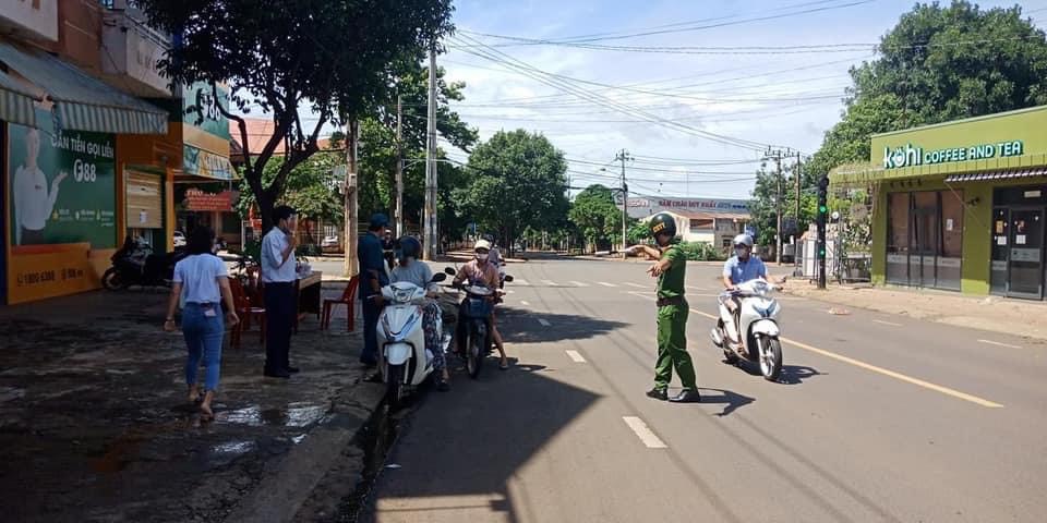 Một Buôn Ma Thuột rất khác trong ngày đầu giãn cách xã hội theo Chỉ thị 16 - Ảnh 7. Một Buôn Ma Thuột rất khác trong ngày đầu giãn cách xã hội theo Chỉ thị 16 - Ảnh 7.