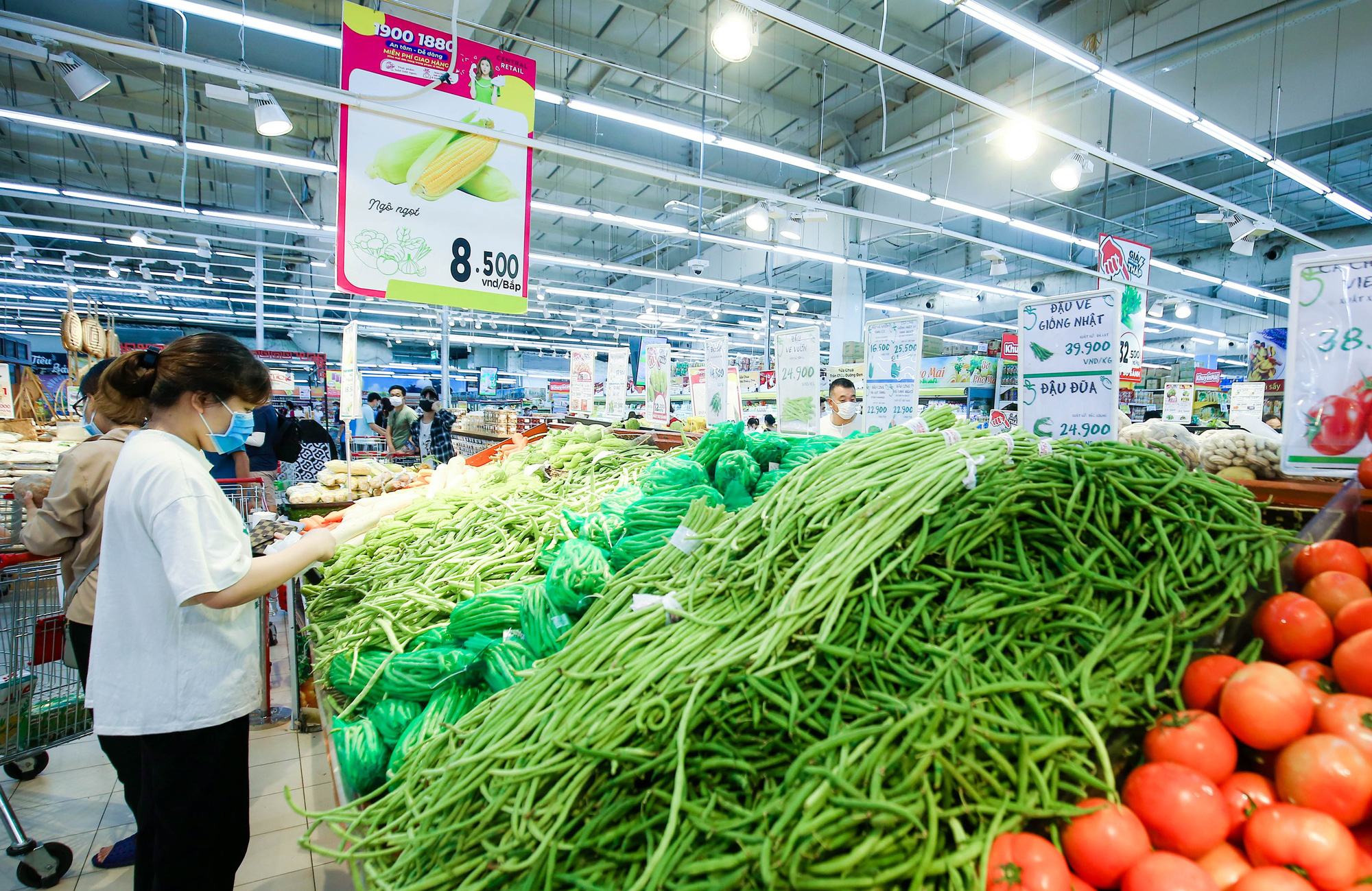 CLIP: “Đột nhập” siêu thị xem nguồn hàng trong ngày giãn cách xã hội - Ảnh 10.
